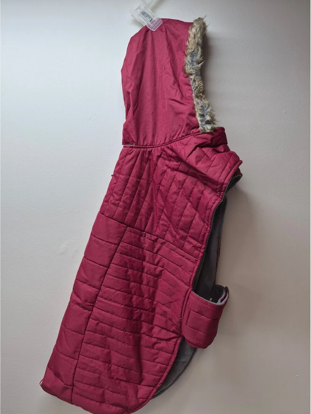Eddie Bauer Quilted Dog Coat with Faux Fur Hood in Burgundy, Size XL B308